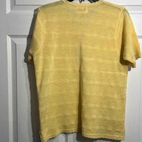 Jaclyn Smith Vintage Women’s Yellow Short Sleeve Knit Sweater. Size Large. - Picture 6 of 7